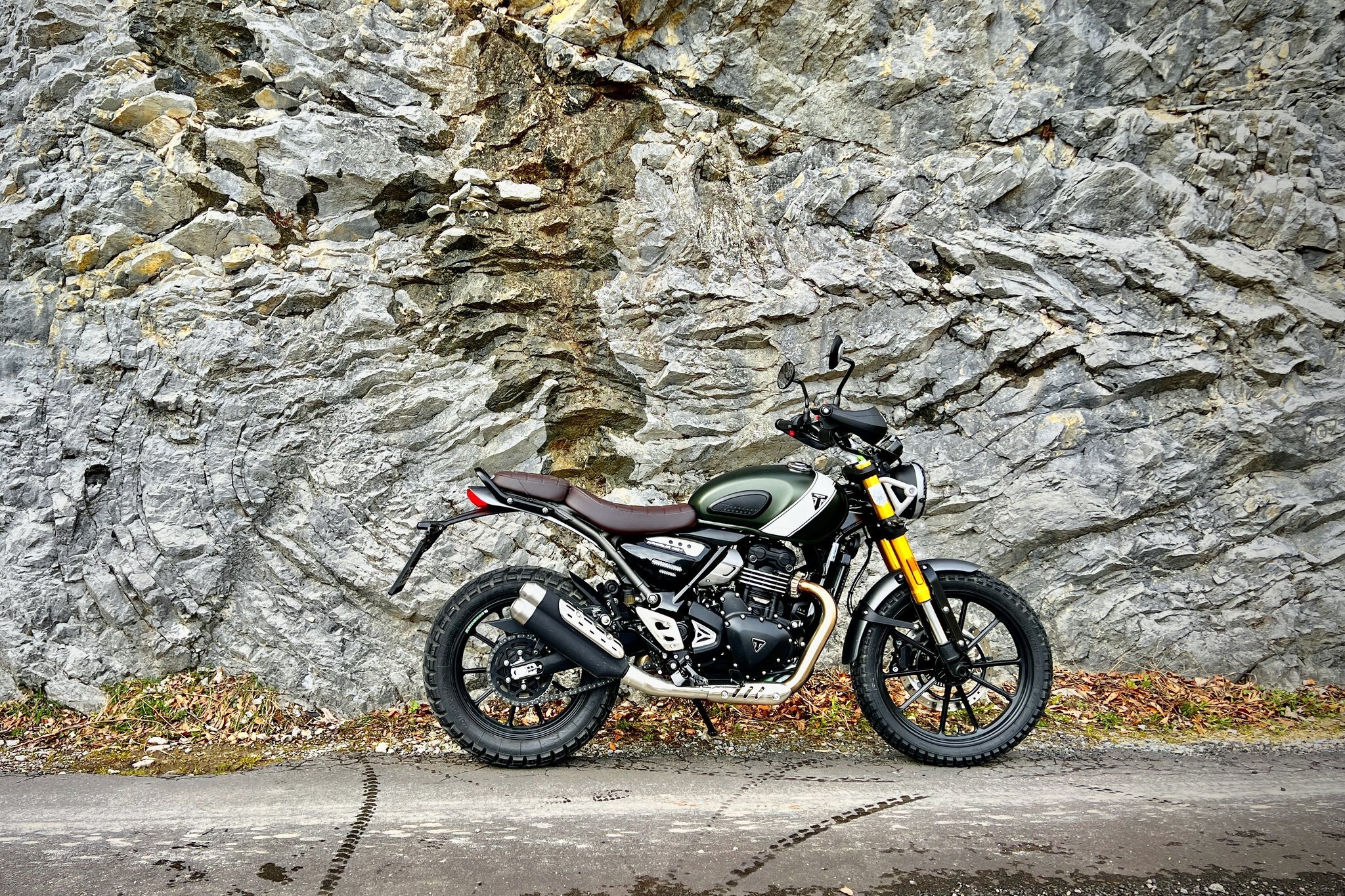 🇬🇧 The brand new Triumph Scrambler 400x is truly a power package with a single-cylinder engine, 40 hp and a weight of...